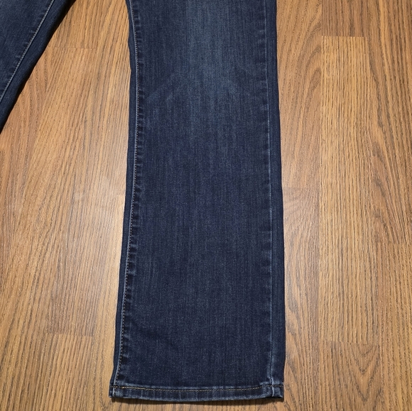 Levi’s 314 Shaping Straight Women’s 32x32 Mid Rise Slim Straight Dark Wash E45 - Picture 2 of 12